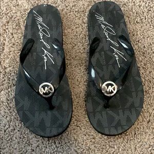 Michael Kors size 9 black flip flops
